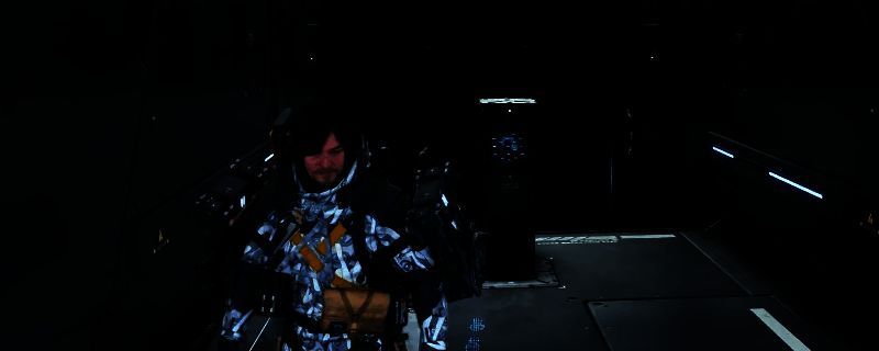 《死亡搁浅2》游戏画面展示白化袋鼠在沙漠中奔跑的稀有场景,背景为荒凉沙丘