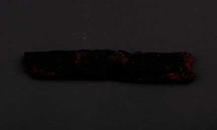 曹操高陵遗址博物馆出土的大型铁剑碎片,锈迹斑驳却仍见锋芒