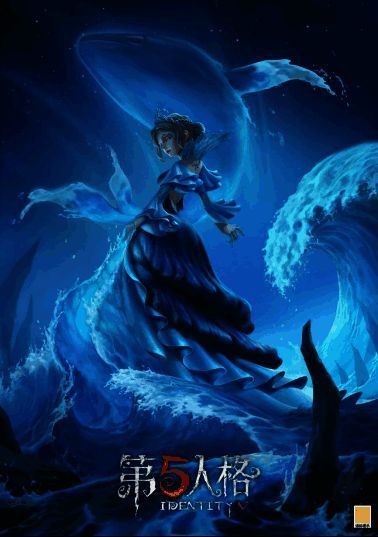 红夫人-夜潮时装展示,深蓝色长裙在光影下呈现渐变效果,背景为深海意象