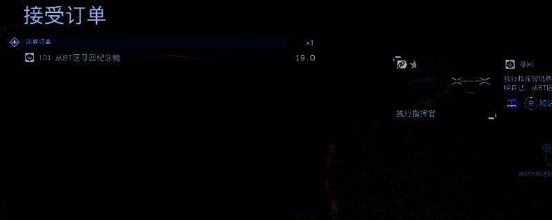 《死亡搁浅2》游戏中角色在昏暗的BT区域艰难前行，周围弥漫着诡异雾气，远处隐约可见破损的军事设施与漂浮的纪念物【独行指挥官】