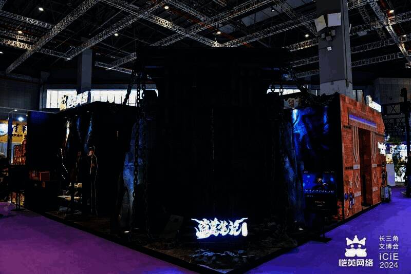 展区内部还原‘七星鲁王宫’场景,石壁刻文、青铜机关细节逼真,玩家正专注解谜